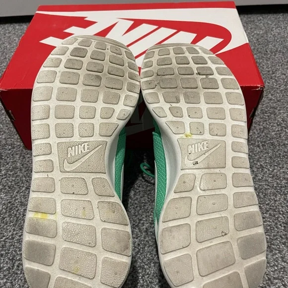 Nike Roshe Run Gamma Green 2017 size 11 - Picture 6 of 8
